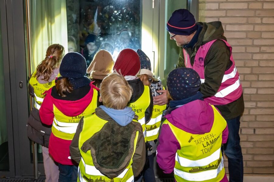 Flashlight tour for children/teenagers - What the 90-minute length means