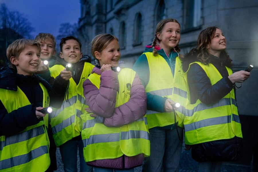 Flashlight tour for children/teenagers - Starting at the New Town Hall