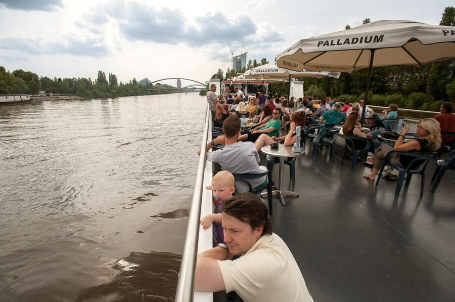 Frankfurt: 1-Hour Panorama Boat Cruise on the river Main - Cathedral, bridges, and the financial skyline
