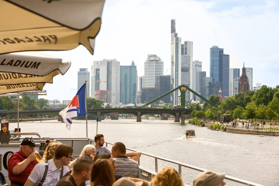 Frankfurt: 1-Hour Panorama Boat Cruise on the river Main - Finding the KD landing stage beside Eiserner Steg