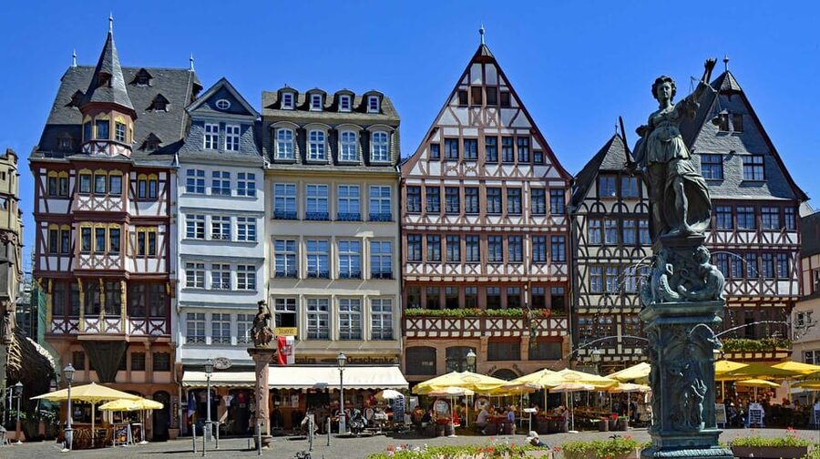 Frankfurt: Discover the heart of Frankfurt - a city tour in German - Frankfurt Cathedral and the medieval imperial palace