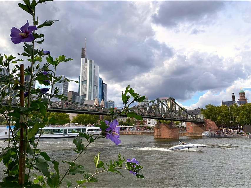 Frankfurt: Discover the heart of Frankfurt – a city tour in Russian - Key points at a glance