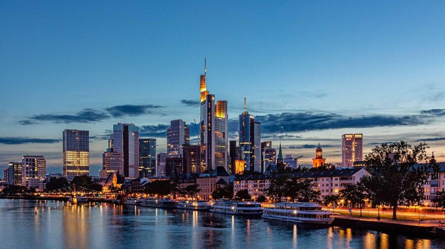 Frankfurt: Discover the heart of Frankfurt – a city tour in Russian - Schirn, Saalgasse, and the restored New Old Town