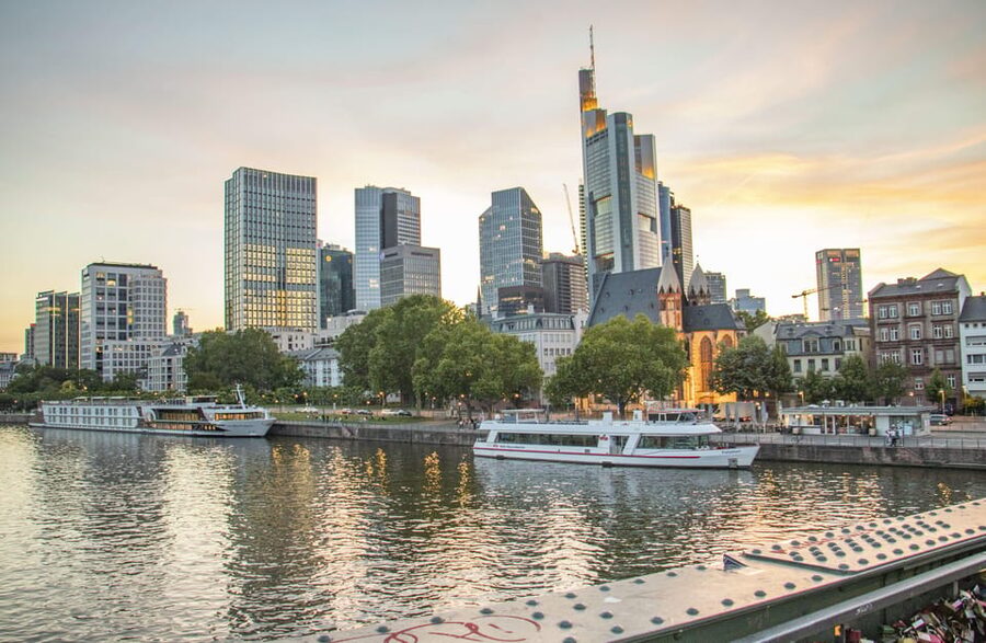 Frankfurt: Express Walk with a Local in 60 minutes - Römerberg and Frankfurt’s old center