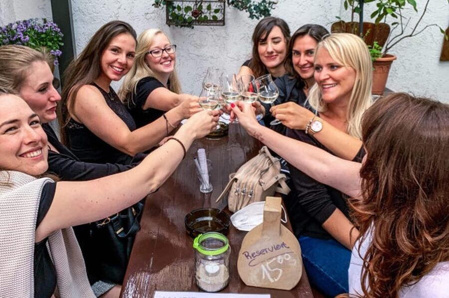 Frankfurt: Food Tour to 3-4 Local Food Spots - Key points to know before you book