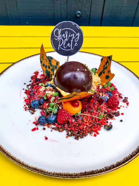 Frankfurt: Food Tour to 3-4 Local Food Spots - What the guides add to the food