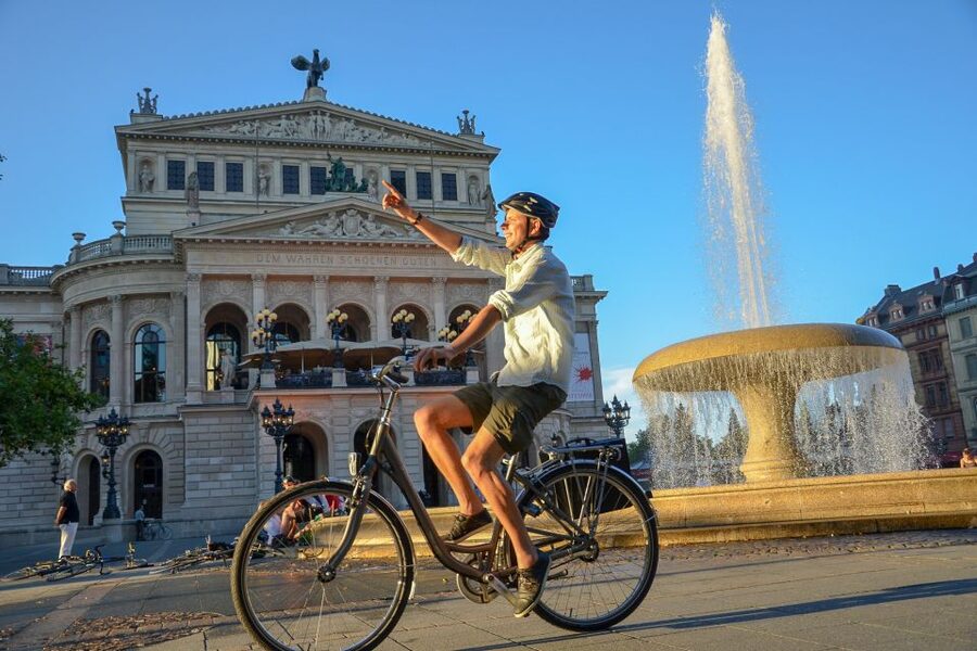 Frankfurt: Guided Bike Tour - Why a bicycle is a smart way to see Frankfurt