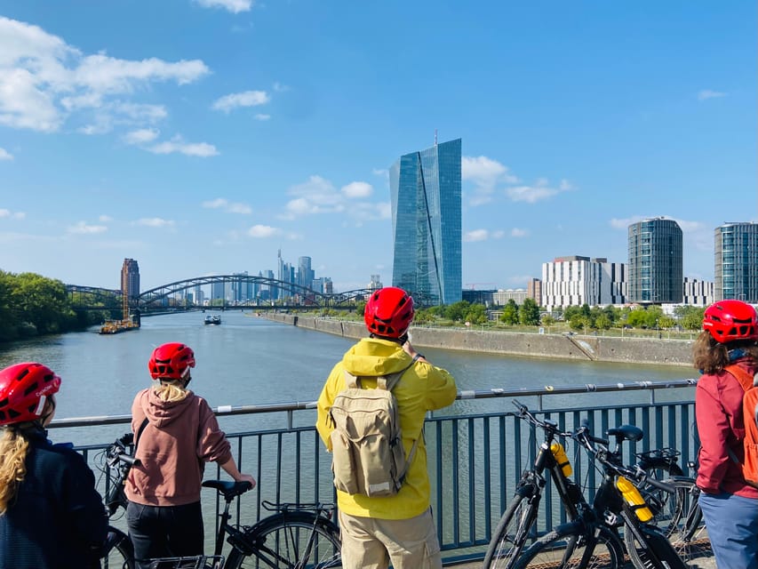 Frankfurt: Guided Bike Tour - Through the painters’ quarter to the Museum Embankment