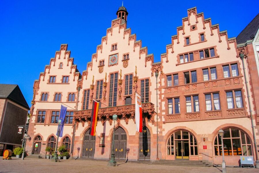 Frankfurt: Guided Bike Tour - The Stock Exchange and Frankfurt’s famous bull and bear