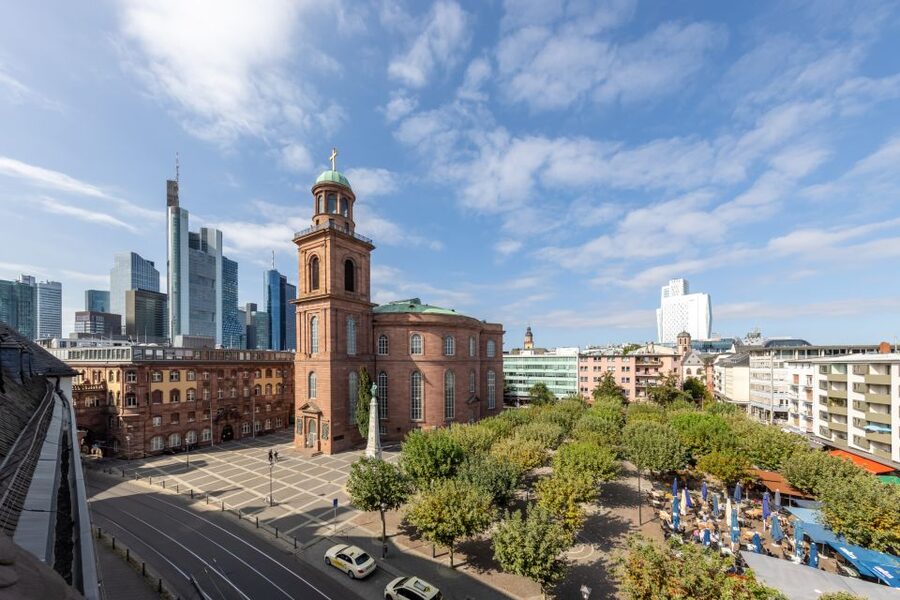 Frankfurt: Highlights and New Old Town English-Language Tour - Key points at a glance