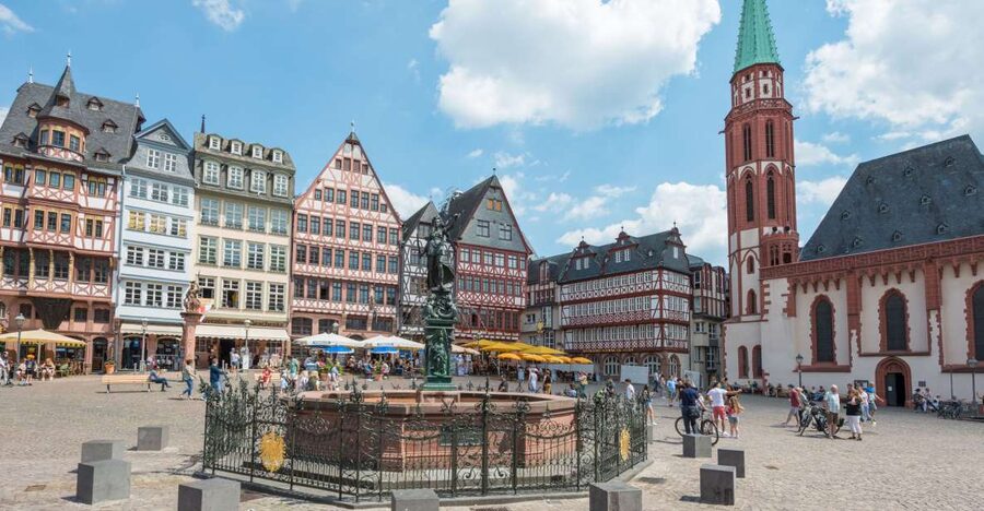 Frankfurt: Highlights and New Old Town English-Language Tour - The Römer and the meaning behind the architecture