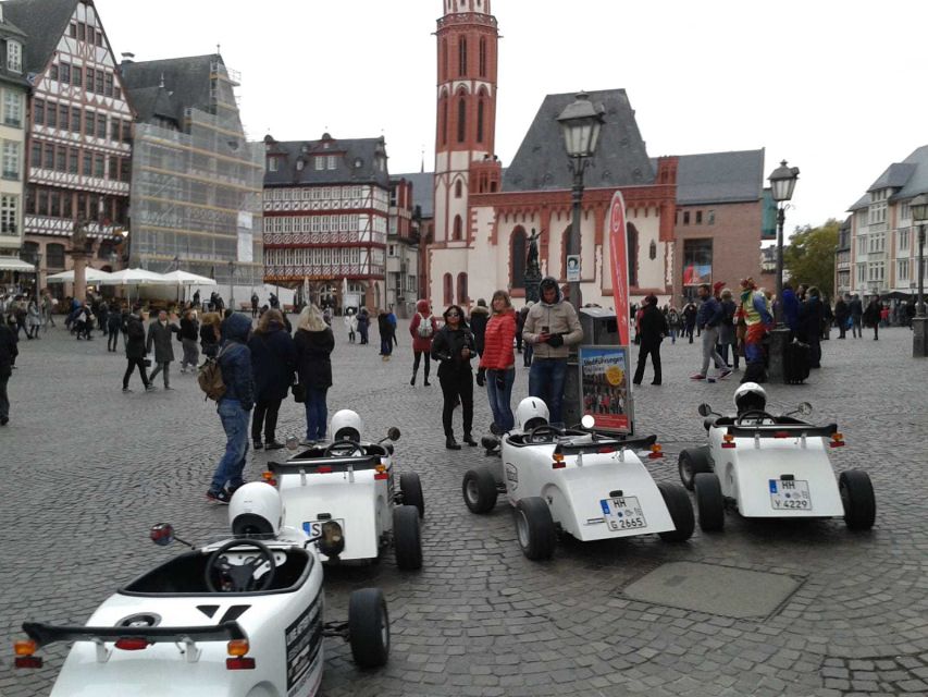 Frankfurt: Hotrod Sightseeing Tour - Crossing to Sachsenhausen and Friedensbrücke