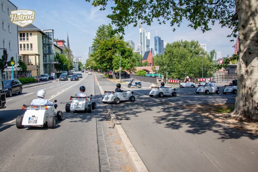 Frankfurt: Hotrod Sightseeing Tour - Through Frankfurt’s financial district