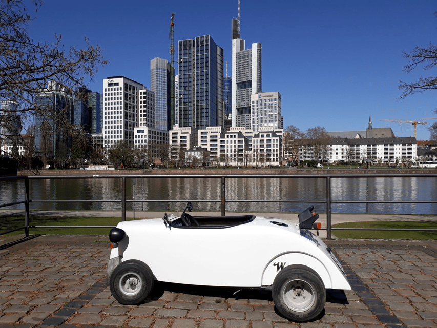 Frankfurt: Hotrod Sightseeing Tour - Mainhattan from the road