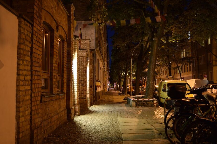 Frankfurt: Old Town Crime Mystery Game - The game master helps without solving the case