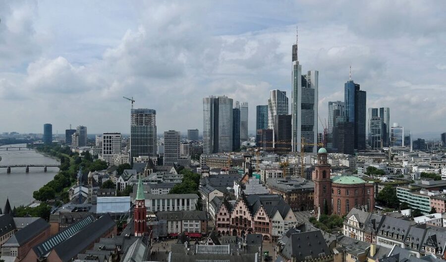 Frankfurt - Old Town Historic Walking Tour - Starting at the Römer and Fountain of Justice