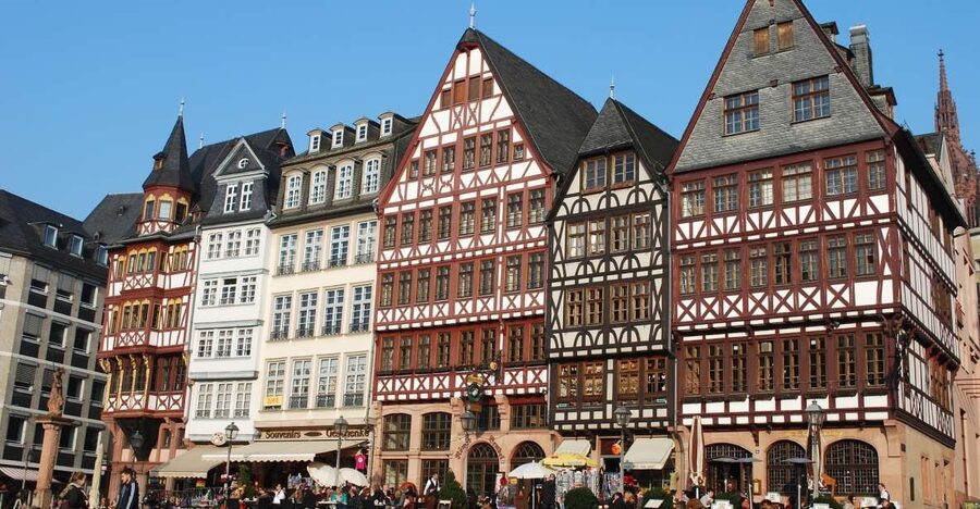 Frankfurt - Old Town Historic Walking Tour - Frankfurt Cathedral and the imperial past