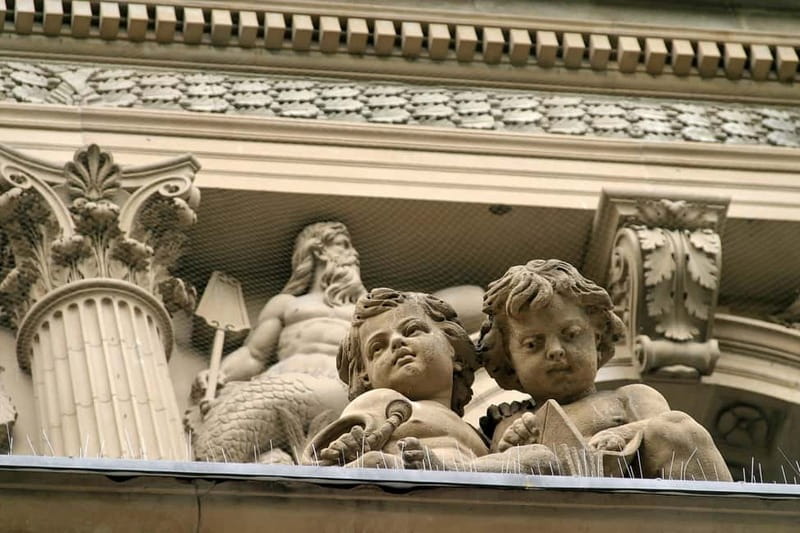 Frankfurt: Old Town Historical Walking Tour in German - The shopkeepers who changed Frankfurt