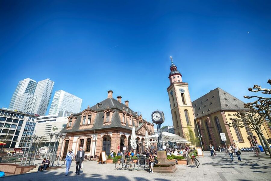Frankfurt: Old Town Historical Walking Tour in German - German language, with English only by request
