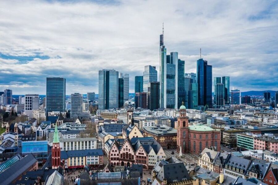 Frankfurt: Private custom tour with a local guide - Frankfurt through a local’s working map