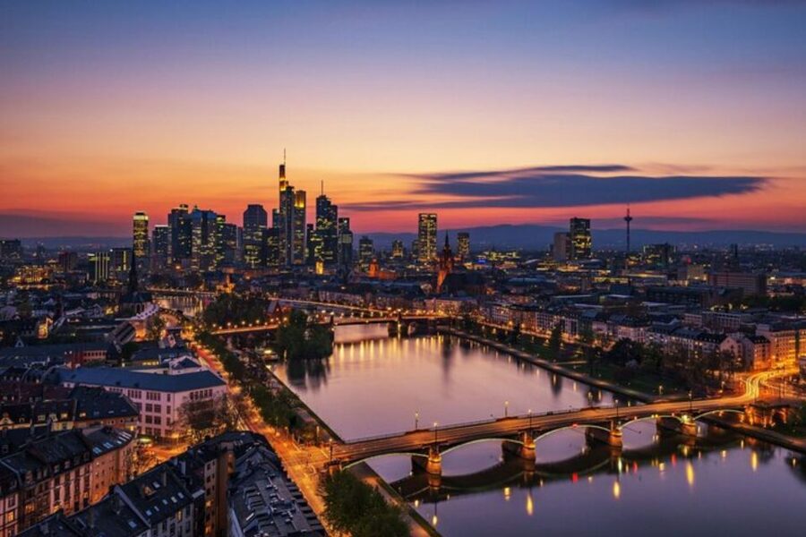 Frankfurt: Private custom tour with a local guide - Seeing Frankfurt’s main sights without a fixed script