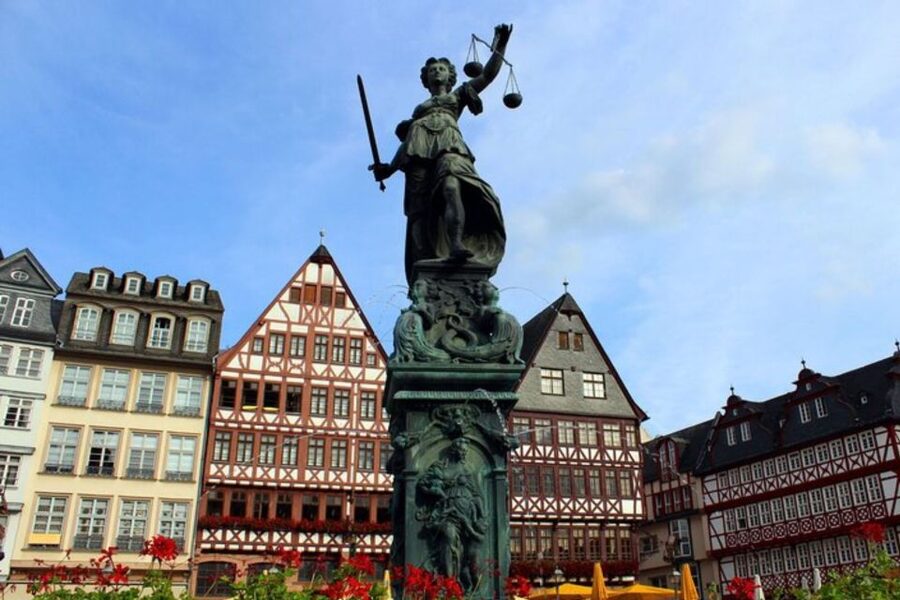 Frankfurt: Private custom tour with a local guide - Starting at your hotel or in the city center