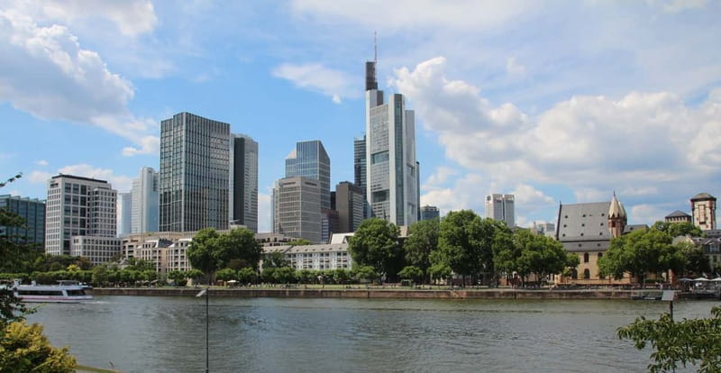 Frankfurt: Private or Shared Walking Tour - Starting at Justitia-Brunnen on Römerberg