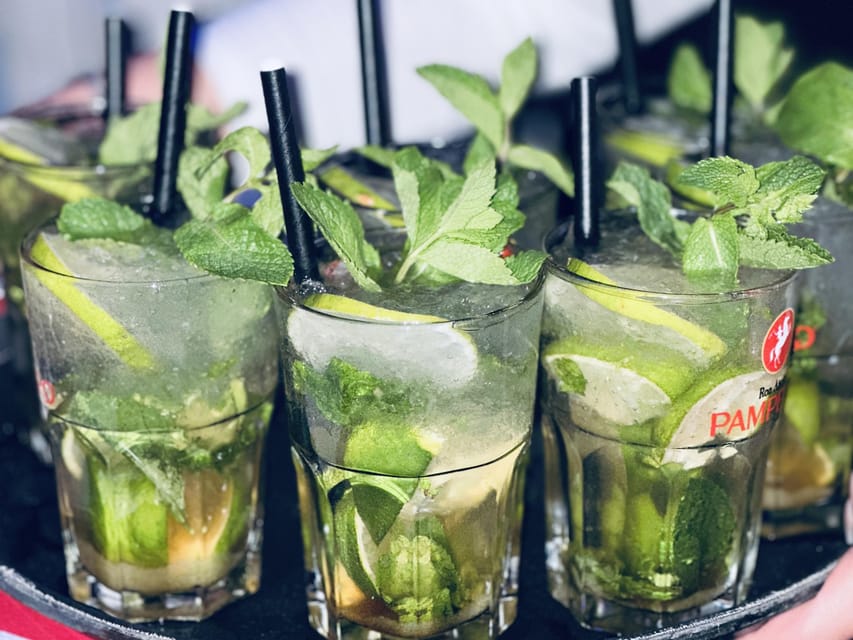 Frankfurt: Private pub crawl with insider-guide & free shots - How the $318 group price works for different parties