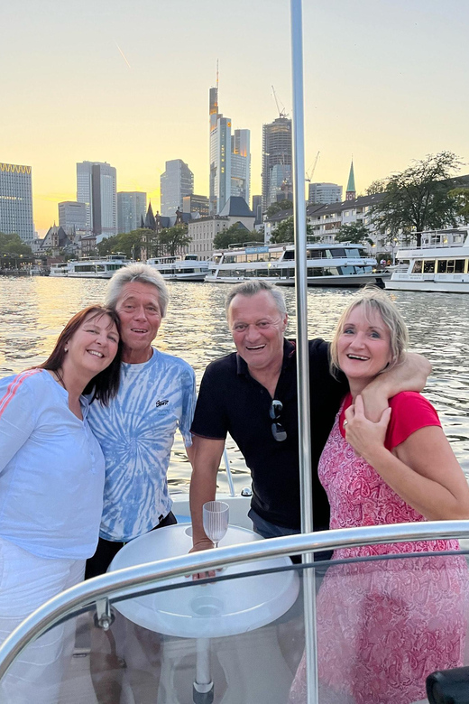 Frankfurt: Private Skyline Sightseeing Boat Tour - What the captain adds to the ride