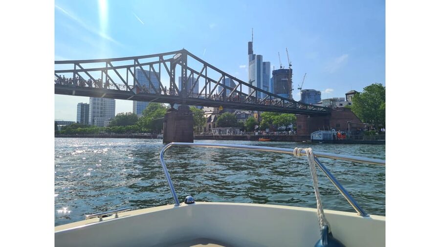 Frankfurt: Private Sport Boat Tour - Speed, Fun & Skyline - Key points at a glance