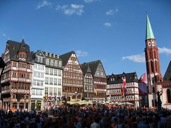 Frankfurt: Private Walking Tour with Relaxing Cruise - Key details before you book