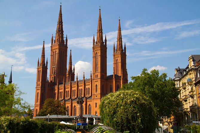 Frankfurt: Private Walking Tour with Relaxing Cruise - Römerberg, timber houses, and the coronation route