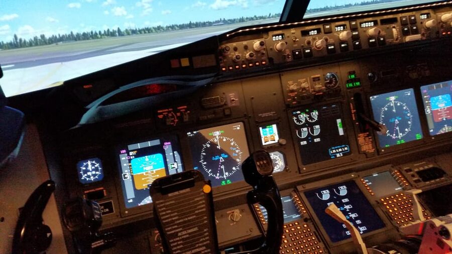 Frankfurt: "Ready for take off" - Flight Simulator B737 - A good gift for aviation fans and curious beginners
