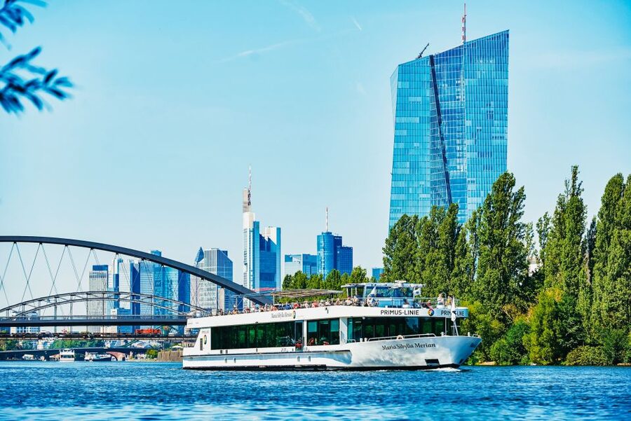 Frankfurt: River Main Sightseeing Cruise with Commentary - What the boat is like onboard