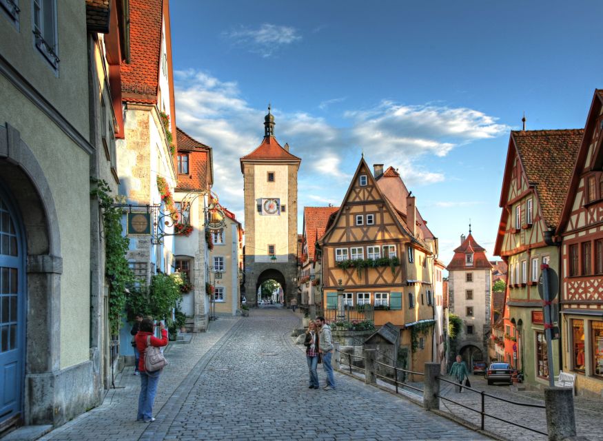 Frankfurt: Romantic Road & Rothenburg ob der Tauber Tour - The short stop at Würzburg Residence