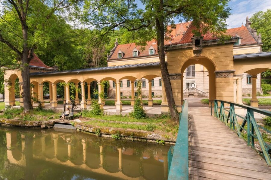 Frankfurt: Romantic Road & Rothenburg ob der Tauber Tour - Guides, transport, and the human side of the day