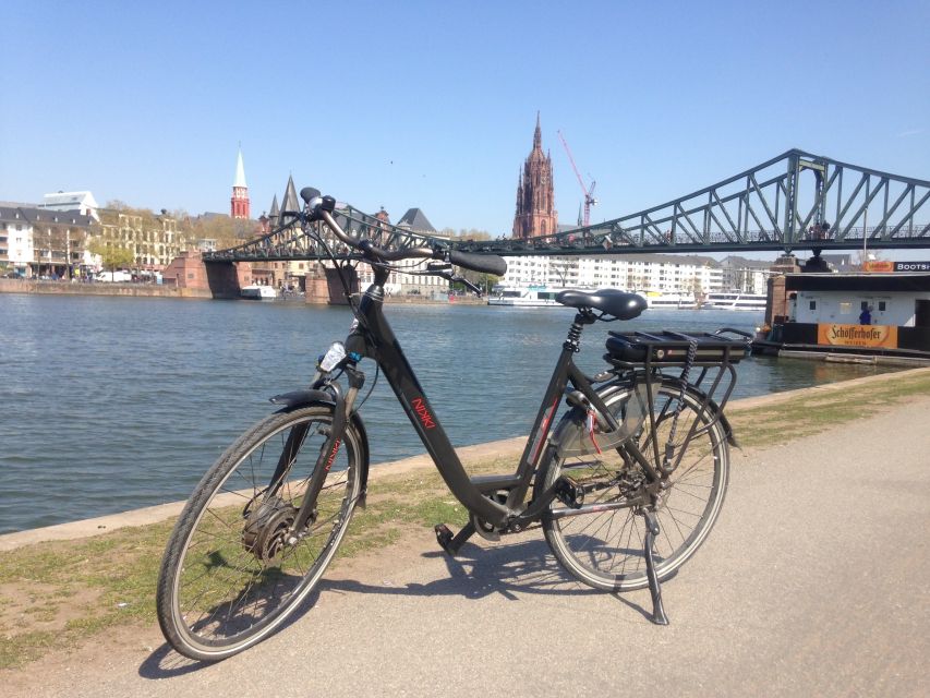 Frankfurt: Unique E-Bikes Tours - Booking flexibility and language choices