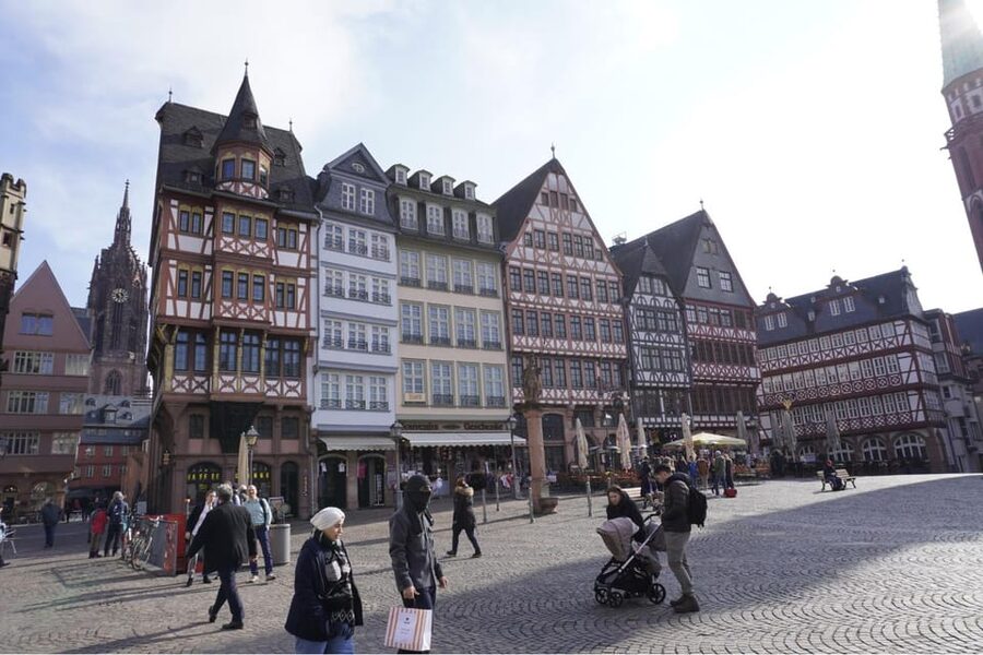 Frankfurt: Verbrecherjagd und gefährlich leckeres Schnitzel - The story begins at Liebfrauenberg