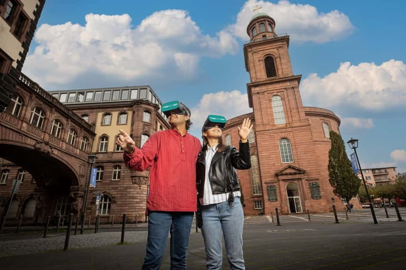 Frankfurt: Walking Tour - discover the city with VR glasses - Frankfurt’s past, placed over the city you see