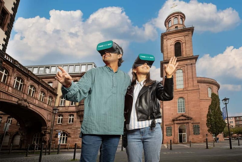 Frankfurt: Walking Tour - discover the city with VR glasses - Paulsplatz and the return of 1848