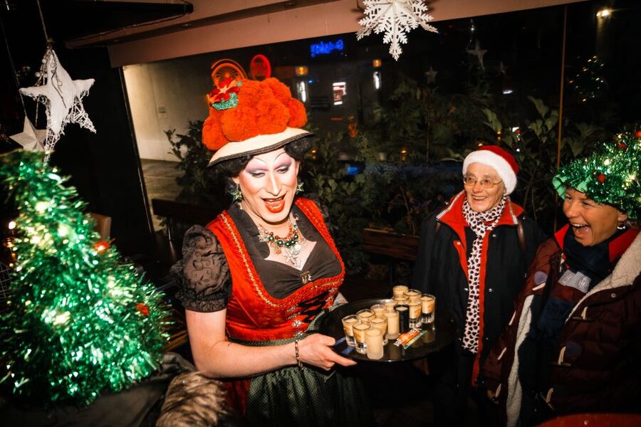 Freiburg: Christmas Tour with Drag Queen Betty BBQ - Key points to know before booking