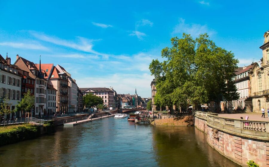 Freiburg: Express Walk with a Local in 60 minutes - Freiburg Cathedral and the city’s old-town core