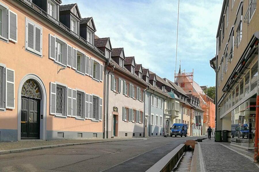 Freiburg: Gässle, Bächle and More City Tour - Rathausplatz and two historic town halls