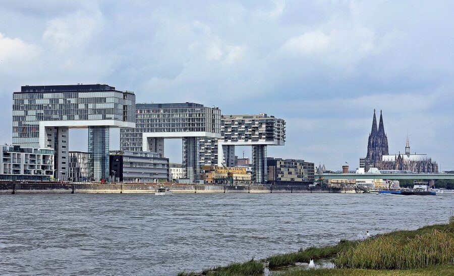 From Amsterdam: Cologne Private Sightseeing Tour - The three-hour ride from Amsterdam