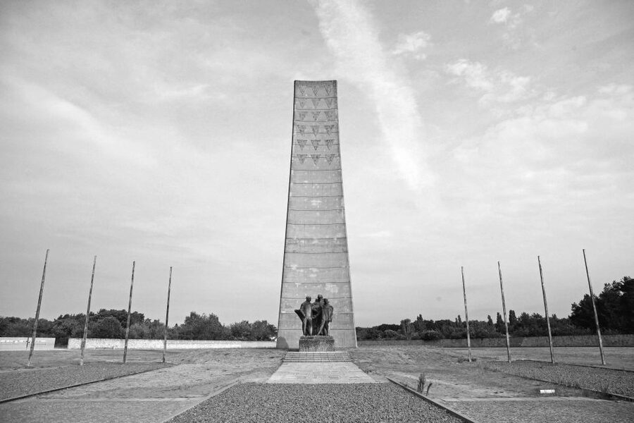 From Berlin: Licensed Sachsenhausen Tour with max. 15 people - Why Sachsenhausen needs a guided visit