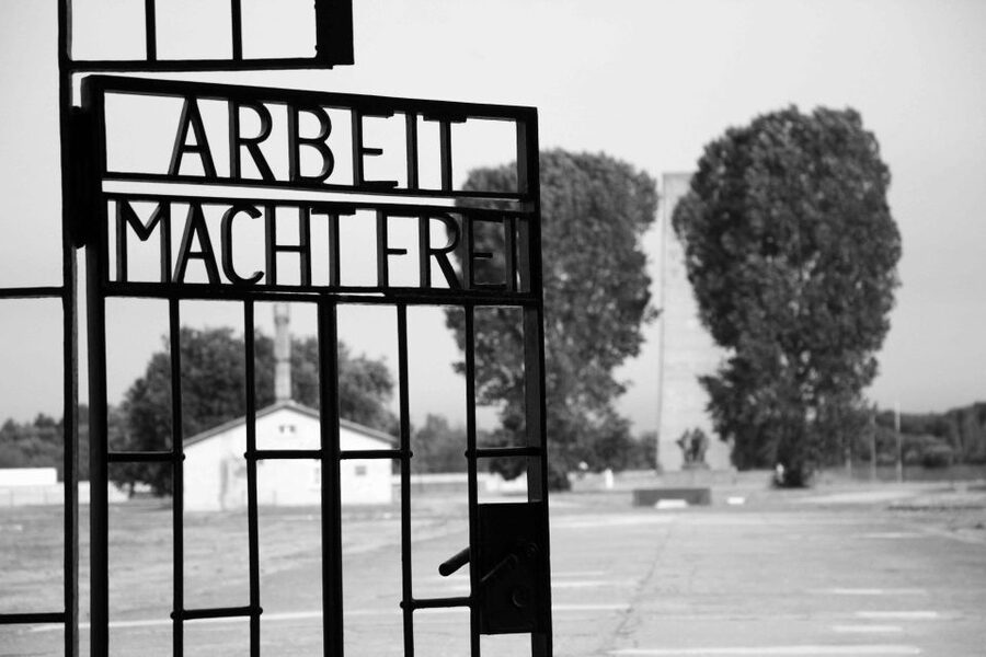 From Berlin: Licensed Sachsenhausen Tour with max. 15 people - The 20-minute walk from Oranienburg