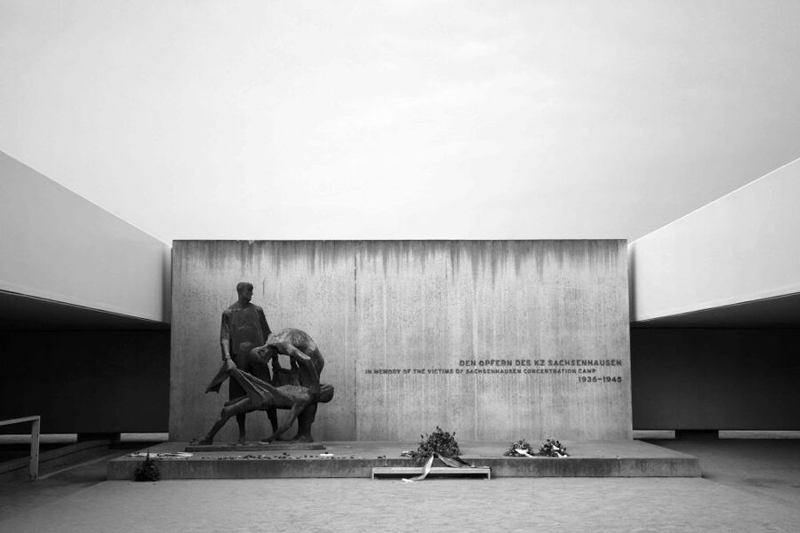 From Berlin: Licensed Sachsenhausen Tour with max. 15 people - Tower A and the camp entrance