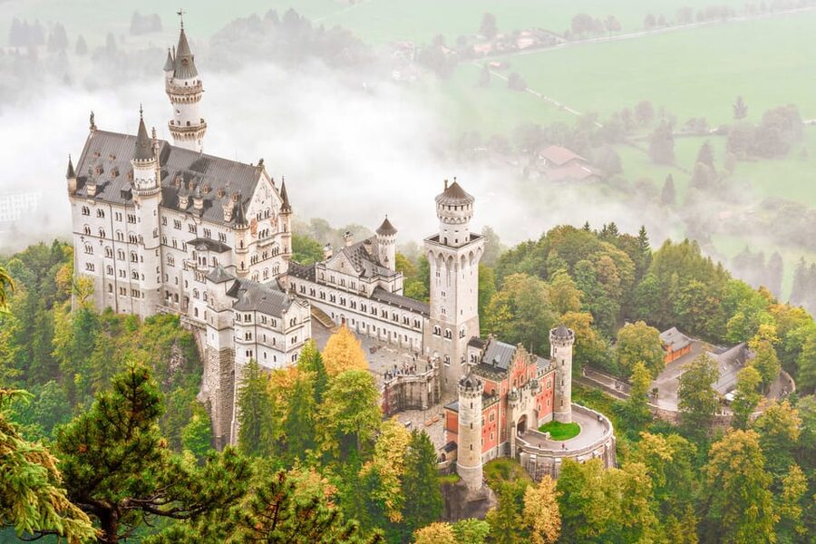 From Hohenschwangau: Tour to Neuschwanstein Castle - What the guides add to the experience