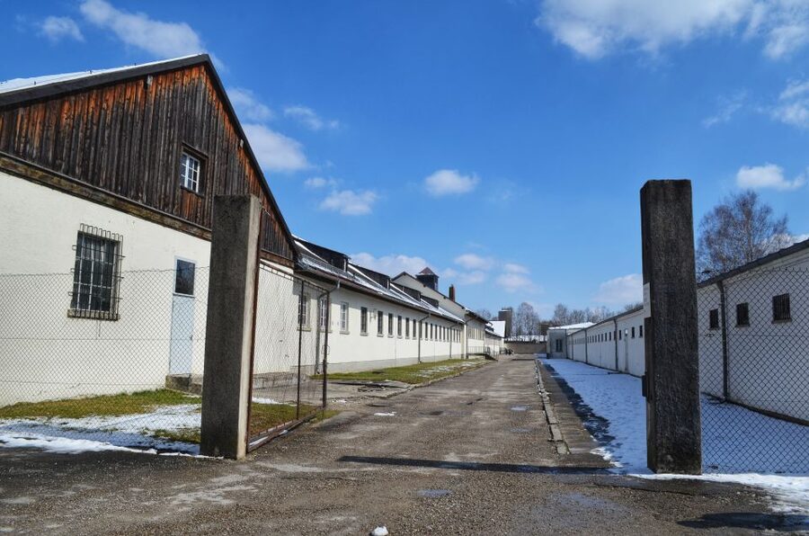 From Munich: Dachau Memorial Site Tour in Spanish - Starting With the Permanent Exhibition