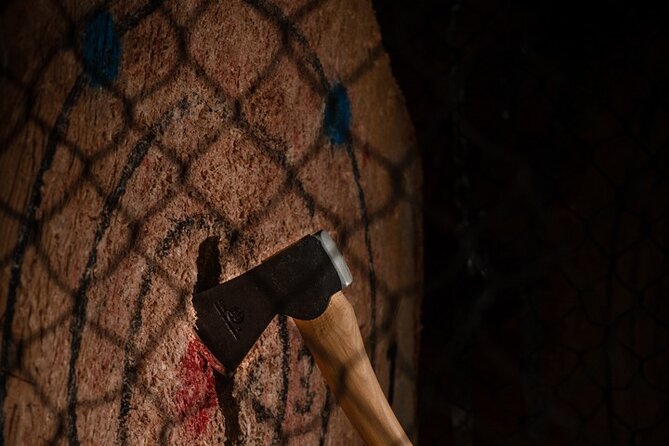 Guided Axe Throwing Experience in Frankfurt Altstadt - How the private format changes the mood